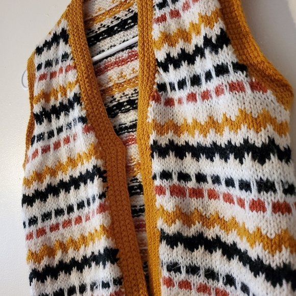 Womens 70's Earthtoned hand knitted vest - Picture 4 of 16